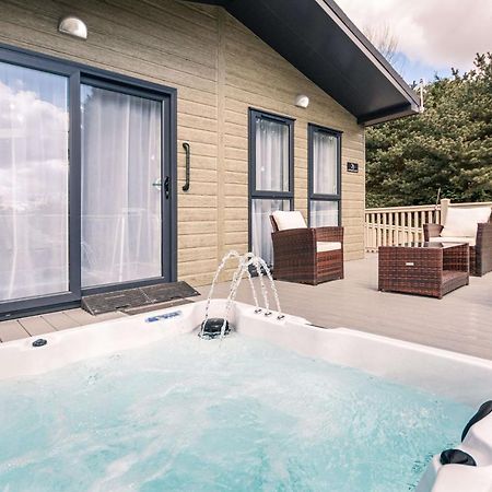 Ashworth Lodge With Hot Tub Barmby on the Moor Exterior photo